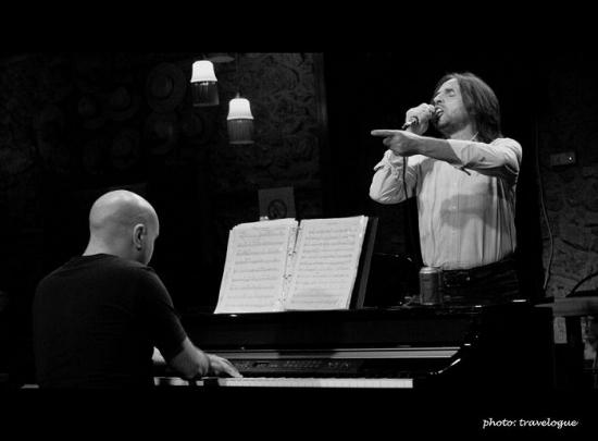 Live Review: Ο Βασίλης Λέκκας «Μες στη νύχτα» στη μουσική σκηνή «Κόμης»(+videos)