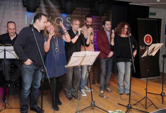 Ο Κώστας Μακεδόνας, η Ελένη Τσαλιγοπούλου, ο Μίλτος Πασχαλίδης, ο Πάνος Μουζουράκης, ο  Ζαχαρίας Καρούνης και η Ερωφίλη ερμήνευσαν τραγούδια από την «Ψαρόσουπα»